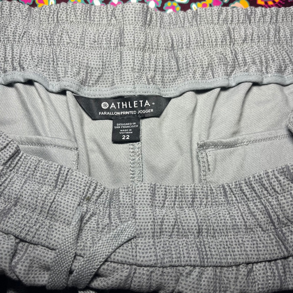 NWT Athleta Farallon Printed Jogger Pants Grey Print Drawstring Women‎ Size 22 - Picture 8 of 11